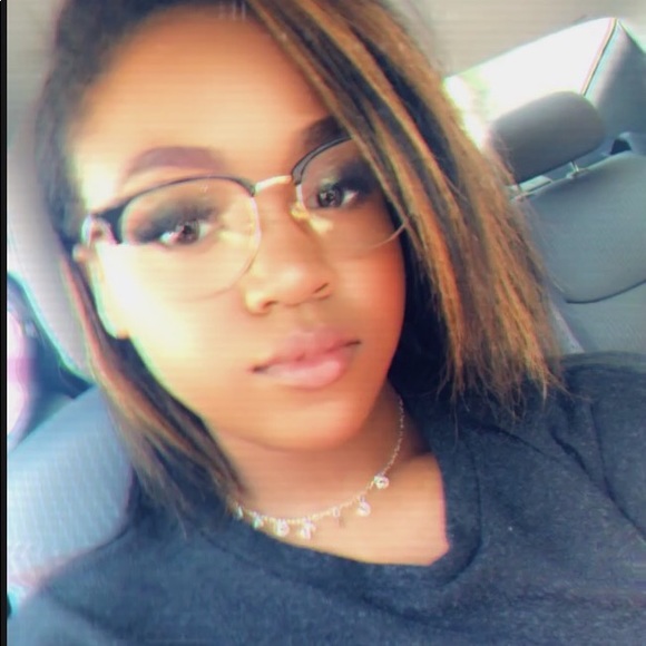 Meet your Posher, Quindal - Picture 3 of 3